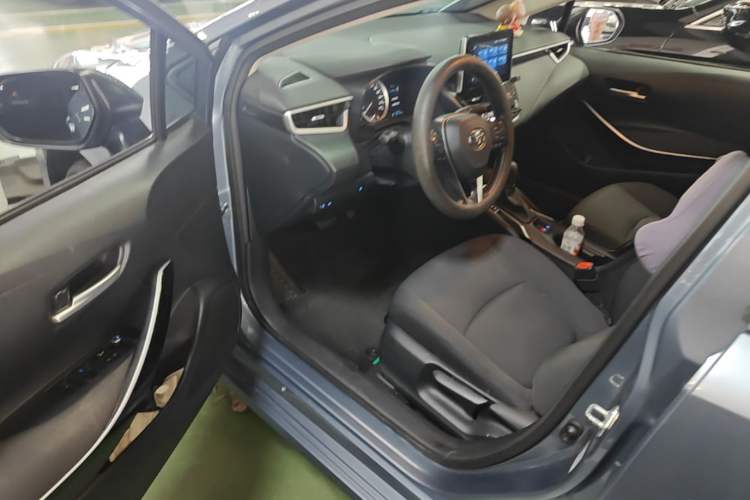 Used Toyota Corolla 2021 Dual-Motor 1.8L E-CVT Elite Edition Driver Seat