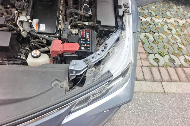 Used Toyota Corolla 2021 Dual-Engine 1.8L E-CVT Pioneer Edition Engine Bay Left