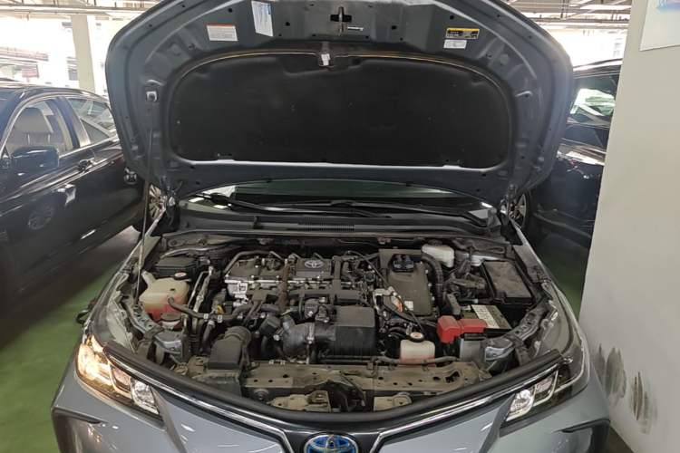Used Toyota Corolla 2021 Dual-Motor 1.8L E-CVT Elite Edition Engine Bay