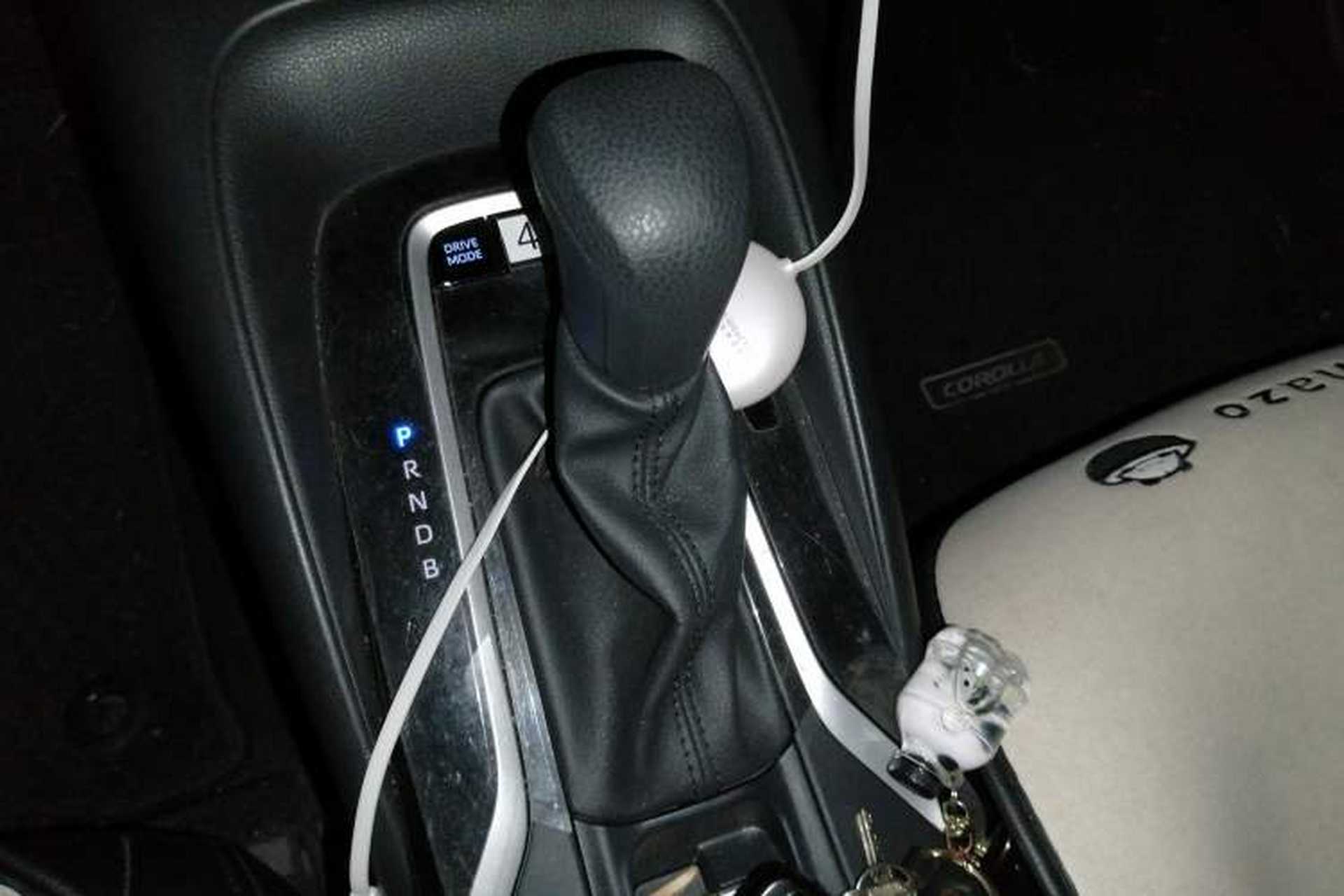 Used Toyota Corolla 2021 Dual-Motor 1.8L E-CVT Elite Edition Gear Lever