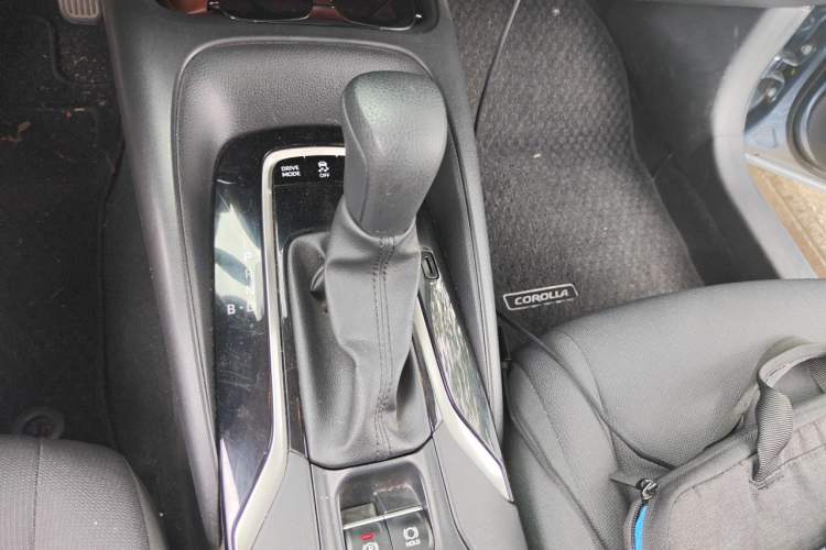 Used Toyota Corolla 2021 Dual-Motor 1.8L E-CVT Elite Edition Gear Lever
