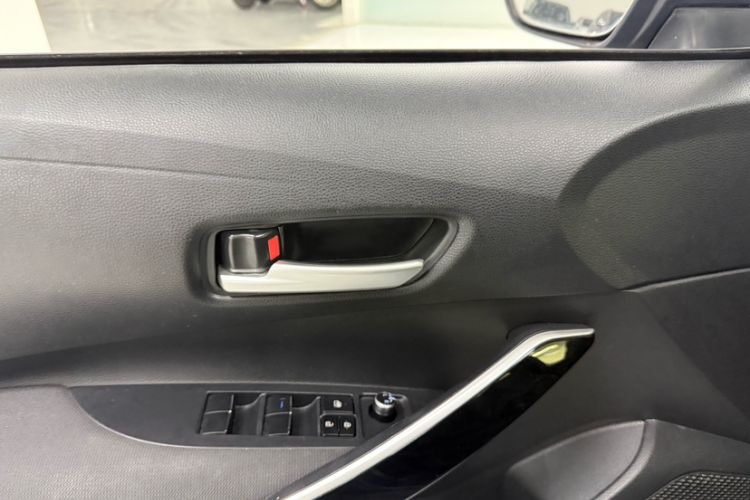 Used Toyota Corolla 2021 Dual-Motor 1.8L E-CVT Elite Edition Interior 2
