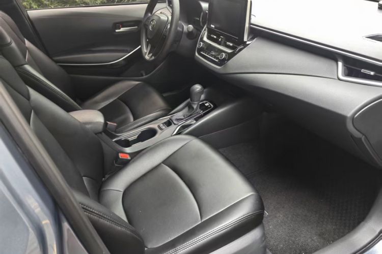 Used Toyota Corolla 2021 Dual-Motor 1.8L E-CVT Elite Edition Interior 3