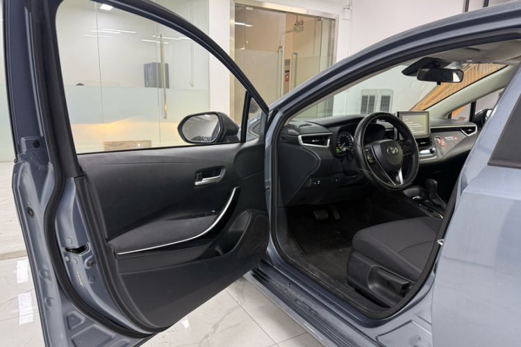 Used Toyota Corolla 2021 Dual-Motor 1.8L E-CVT Elite Edition Interior 5