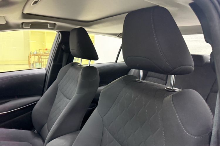 Used Toyota Corolla 2021 Dual-Motor 1.8L E-CVT Elite Edition Interior 7