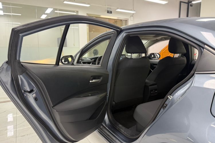 Used Toyota Corolla 2021 Dual-Motor 1.8L E-CVT Elite Edition Interior 9