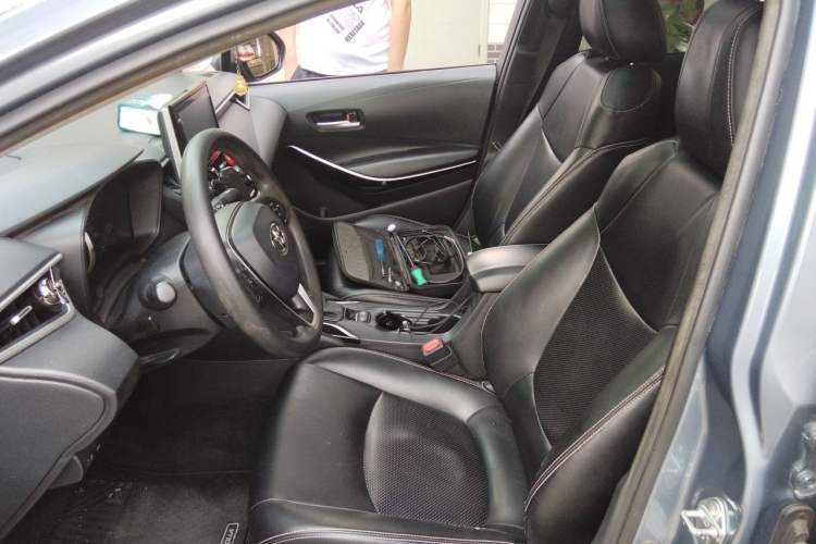 Used Toyota Corolla 2021 Dual-Motor 1.8L E-CVT Elite Edition Left Front Seat