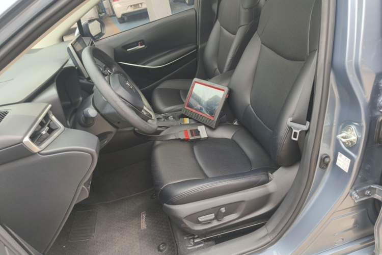 Used Toyota Corolla 2021 Dual-Motor 1.8L E-CVT Elite Edition Left Front Seat