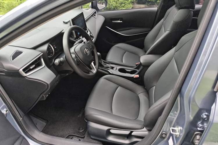 Used Toyota Corolla 2021 Dual-Motor 1.8L E-CVT Elite Edition Left Front Seat