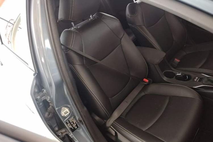Used Toyota Corolla 2021 Dual-Engine 1.8L E-CVT Pioneer Edition Right Front Seat