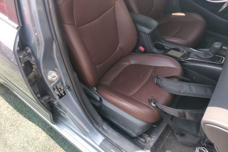 Used Toyota Corolla 2021 Dual-Motor 1.8L E-CVT Elite Edition Right Front Seat