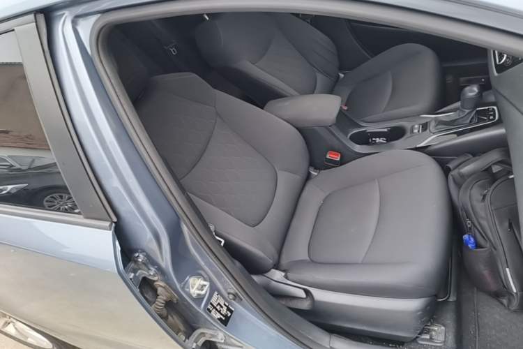 Used Toyota Corolla 2021 Dual-Motor 1.8L E-CVT Elite Edition Right Front Seat