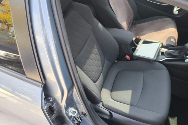 Used Toyota Corolla 2021 Dual-Motor 1.8L E-CVT Elite Edition Right Front Seat