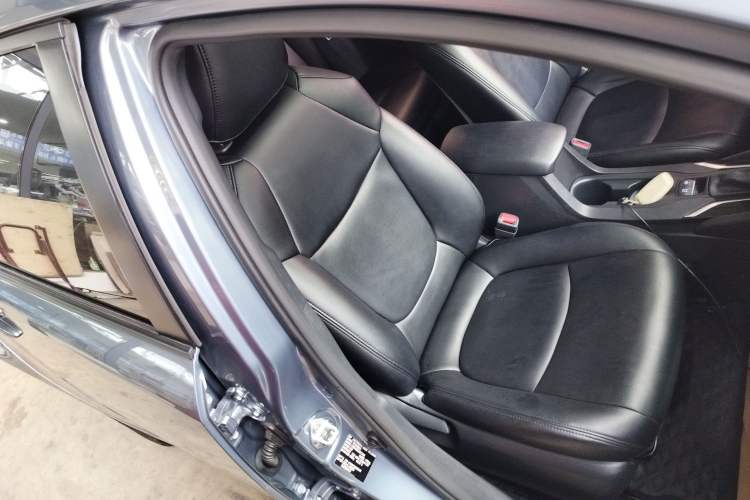 Used Toyota Corolla 2021 Dual-Motor 1.8L E-CVT Elite Edition Right Front Seat