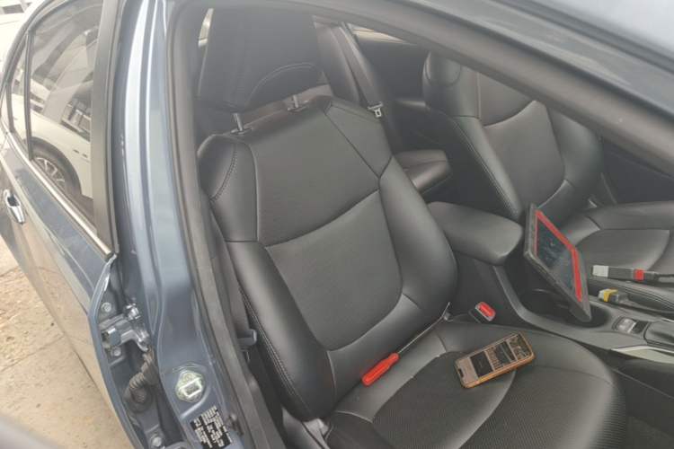 Used Toyota Corolla 2021 Dual-Motor 1.8L E-CVT Elite Edition Right Front Seat