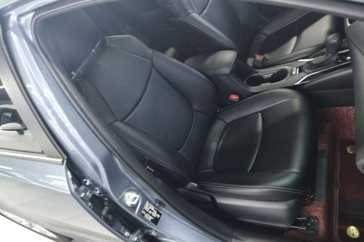 Used Toyota Corolla 2021 Dual-Motor 1.8L E-CVT Elite Edition Right Front Seat