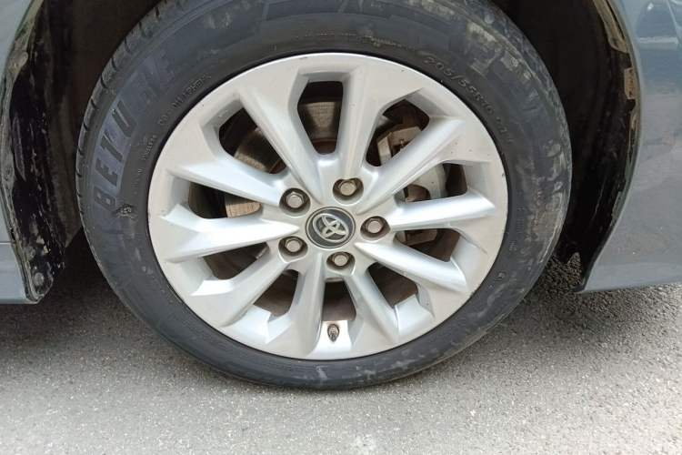 Used Toyota Corolla 2021 Dual-Motor 1.8L E-CVT Elite Edition Right Front Wheel Hub