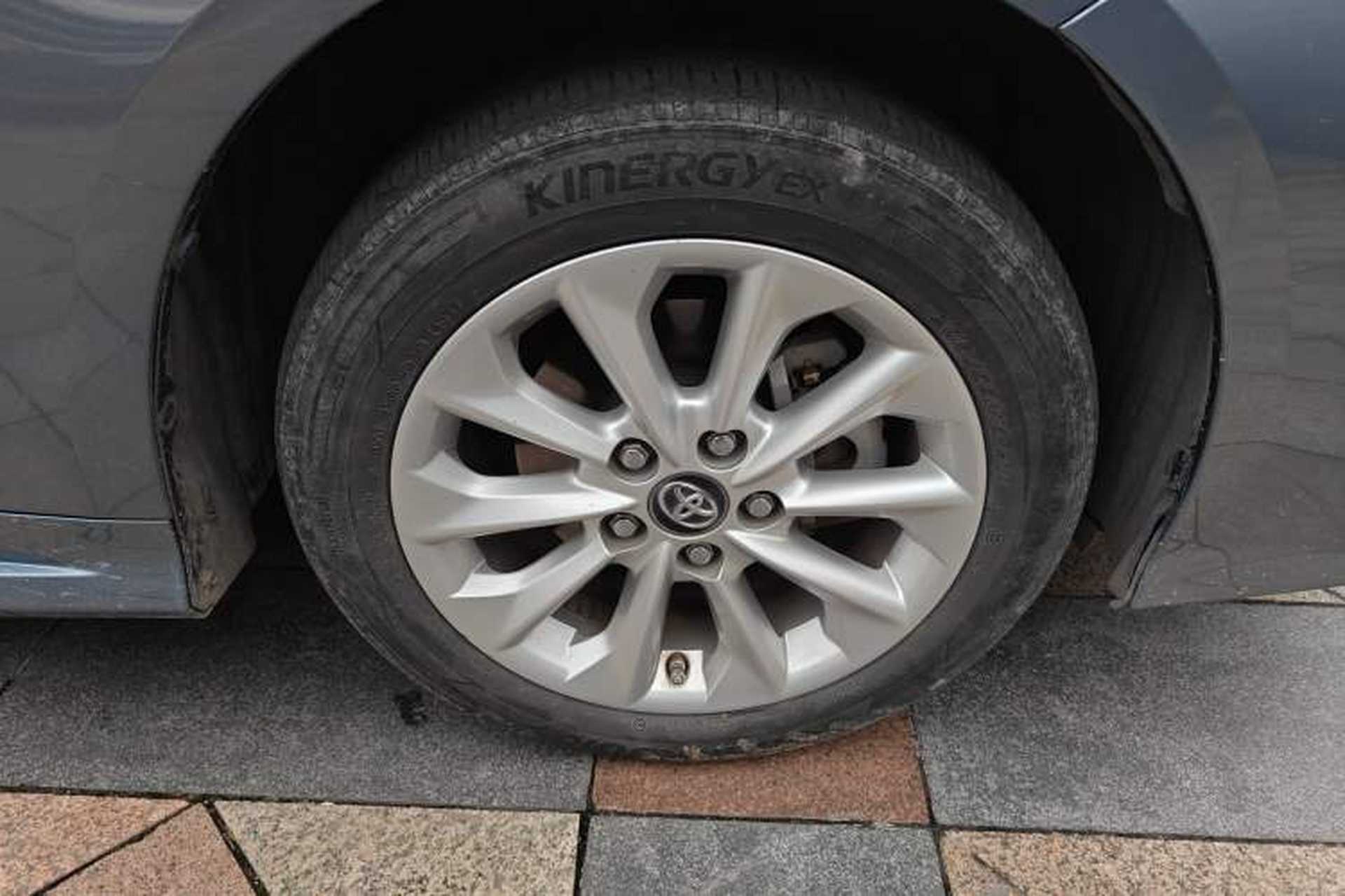 Used Toyota Corolla 2021 Dual-Motor 1.8L E-CVT Elite Edition Right Front Wheel Hub