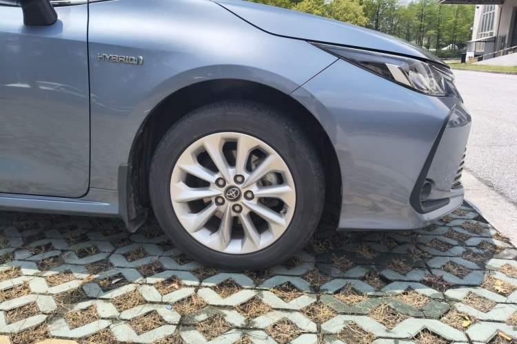 Used Toyota Corolla 2021 Dual-Motor 1.8L E-CVT Elite Edition Right Front Wheel Hub