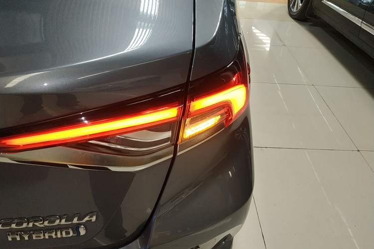 Used Toyota Corolla 2021 Dual-Motor 1.8L E-CVT Elite Edition Right Rear Taillight
