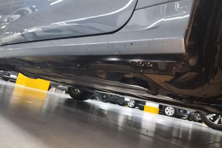 Used Toyota Corolla 2021 Dual-Motor 1.8L E-CVT Elite Edition Right Side Sill