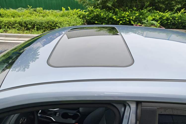 Used Toyota Corolla 2021 Dual-Motor 1.8L E-CVT Elite Edition Roof