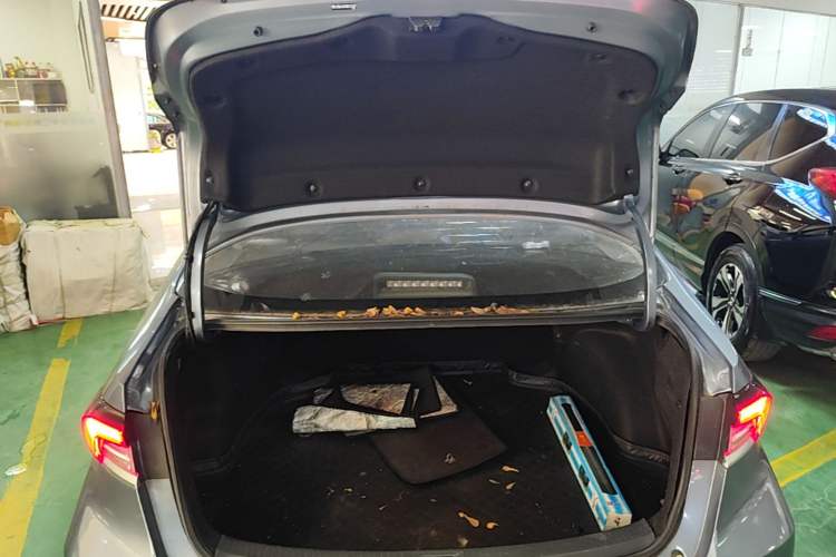 Used Toyota Corolla 2021 Dual-Motor 1.8L E-CVT Elite Edition Trunk