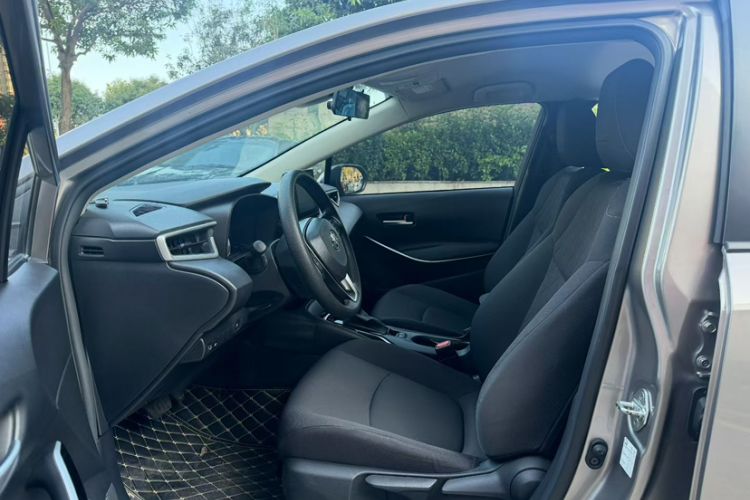 Used Toyota Corolla 2021 Dual-Engine 1.8L E-CVT Pioneer Edition Interior 4