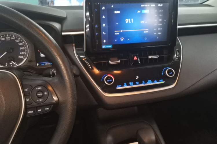 Used Toyota Corolla 2021 Dual-Motor 1.8L E-CVT Elite Edition Audio And AC Panel