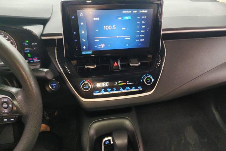 Used Toyota Corolla 2021 Dual-Motor 1.8L E-CVT Elite Edition Audio And AC Panel