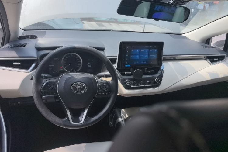 Used Toyota Corolla 2021 Dual-Motor 1.8L E-CVT Elite Edition Center Console