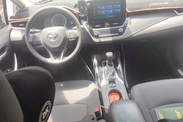Used Toyota Corolla 2021 Dual-Motor 1.8L E-CVT Elite Edition Center Console