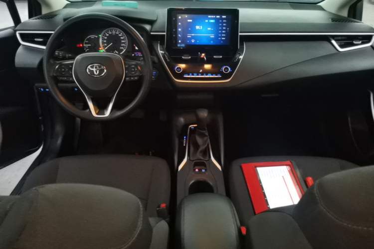 Used Toyota Corolla 2021 Dual-Motor 1.8L E-CVT Elite Edition Center Console