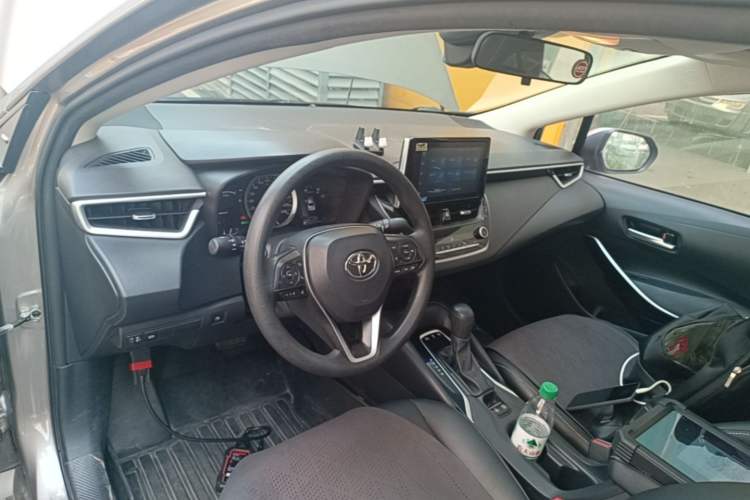 Used Toyota Corolla 2021 Dual-Motor 1.8L E-CVT Elite Edition Center Console