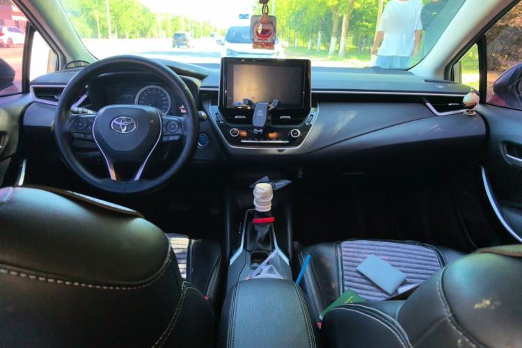 Used Toyota Corolla 2021 Dual-Motor 1.8L E-CVT Elite Edition Center Console