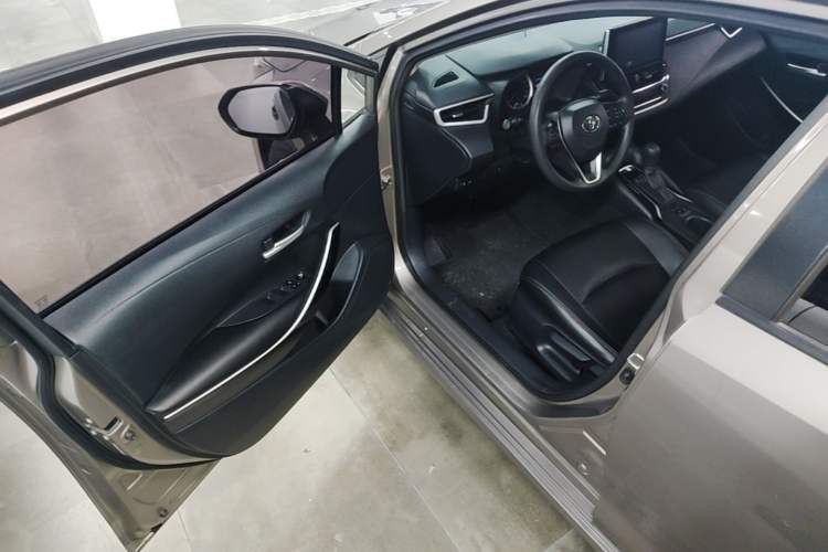 Used Toyota Corolla 2021 Dual-Motor 1.8L E-CVT Elite Edition Driver Seat