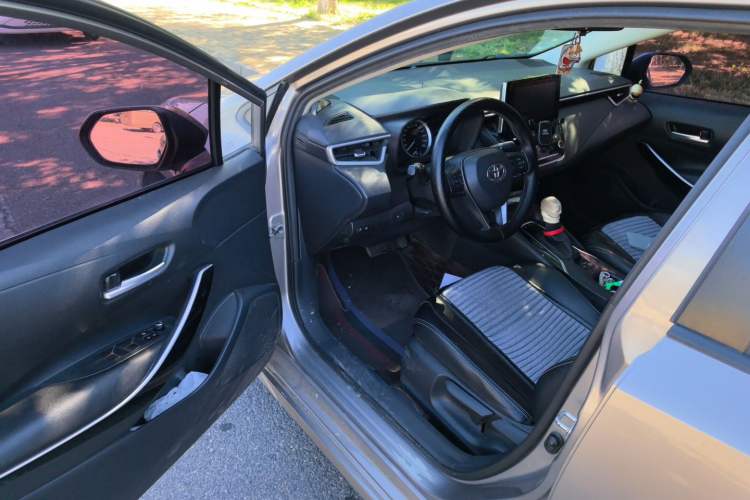 Used Toyota Corolla 2021 Dual-Motor 1.8L E-CVT Elite Edition Driver Seat