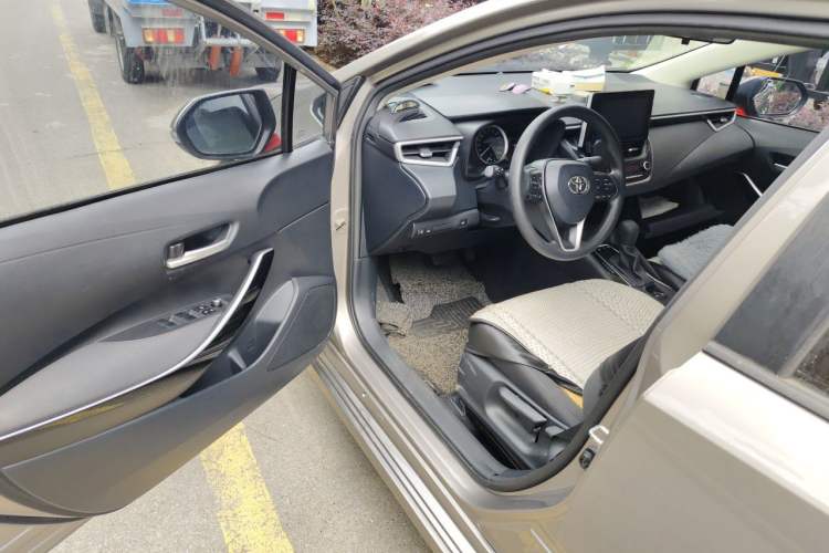 Used Toyota Corolla 2021 Dual-Motor 1.8L E-CVT Elite Edition Driver Seat