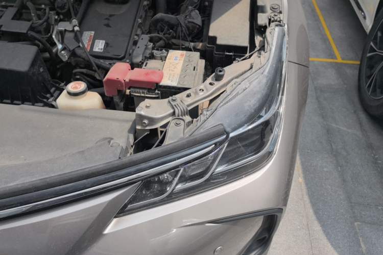 Used Toyota Corolla 2021 Dual-Motor 1.8L E-CVT Elite Edition Engine Bay Left