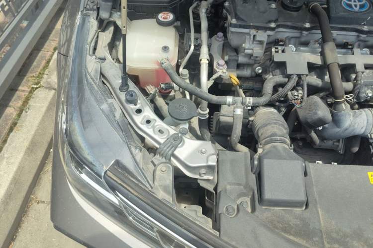 Used Toyota Corolla 2021 Dual-Motor 1.8L E-CVT Elite Edition Engine Bay Right