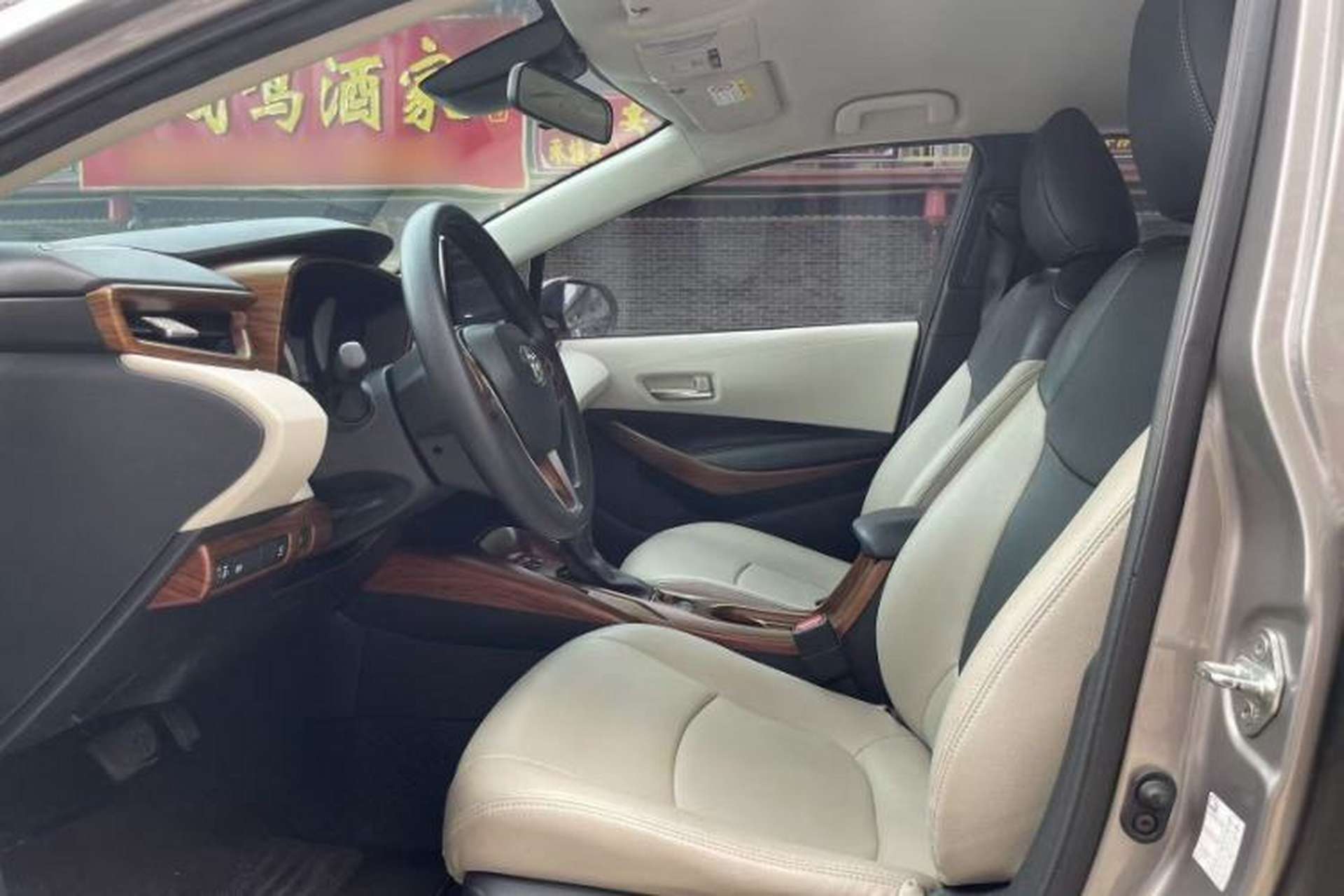 Used Toyota Corolla 2021 Dual-Engine 1.8L E-CVT Pioneer Edition Interior 3