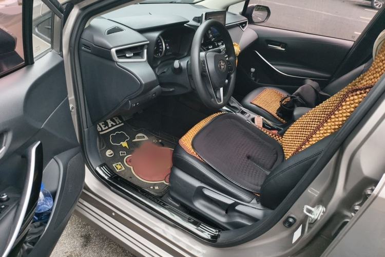 Used Toyota Corolla 2021 Dual-Motor 1.8L E-CVT Elite Edition Interior 3