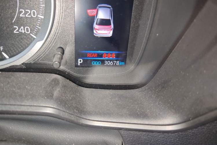 Used Toyota Corolla 2021 1.2T S-CVT Luxury Edition Odometer Close Up