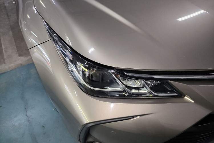 Used Toyota Corolla 2021 Dual-Motor 1.8L E-CVT Elite Edition Right Front Headlight