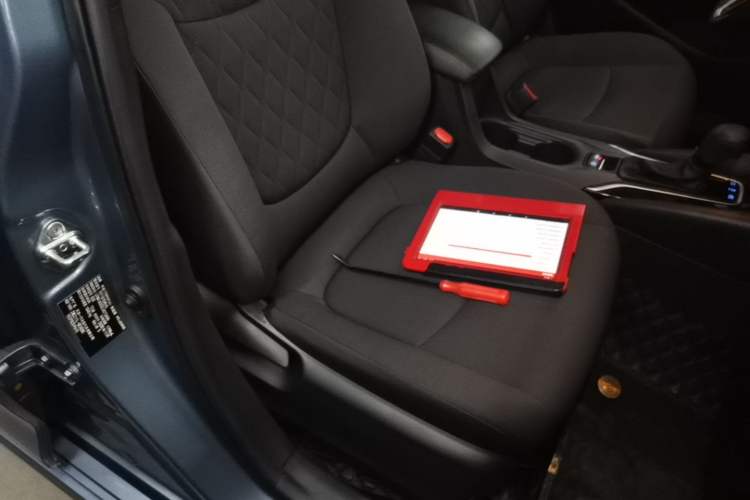 Used Toyota Corolla 2021 Dual-Motor 1.8L E-CVT Elite Edition Right Front Seat