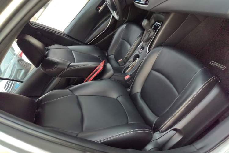 Used Toyota Corolla 2021 Dual-Engine 1.8L E-CVT Pioneer Edition Right Front Seat