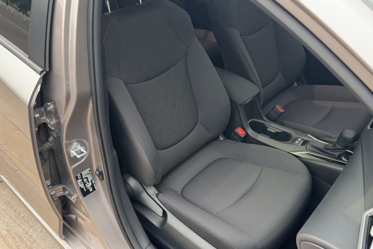 Used Toyota Corolla 2021 Dual-Motor 1.8L E-CVT Elite Edition Right Front Seat