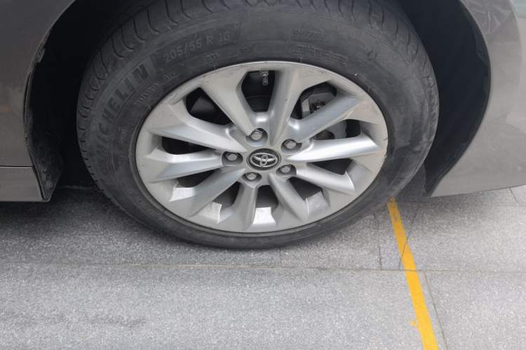Used Toyota Corolla 2021 Dual-Motor 1.8L E-CVT Elite Edition Right Front Wheel Hub