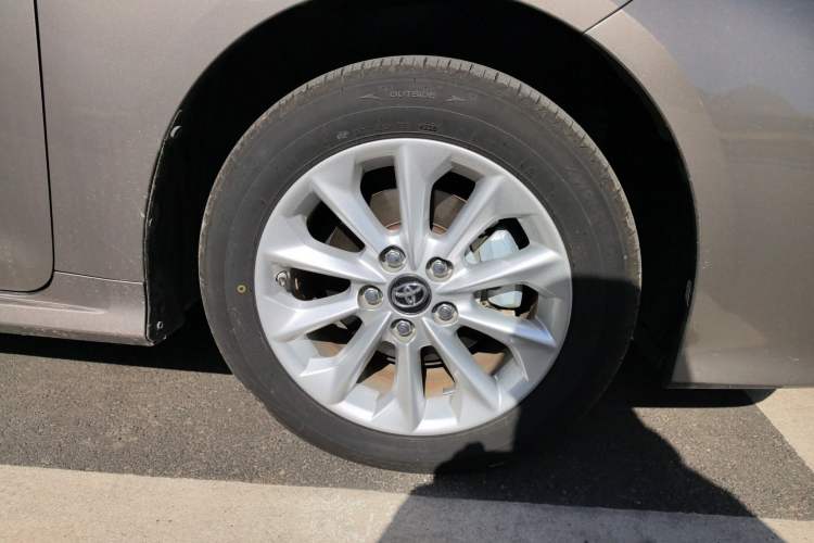 Used Toyota Corolla 2021 Dual-Motor 1.8L E-CVT Elite Edition Right Front Wheel Hub