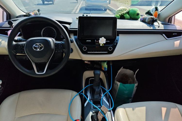 Used Toyota Corolla 2021 Dual-Motor 1.8L E-CVT Elite Edition Center Console
